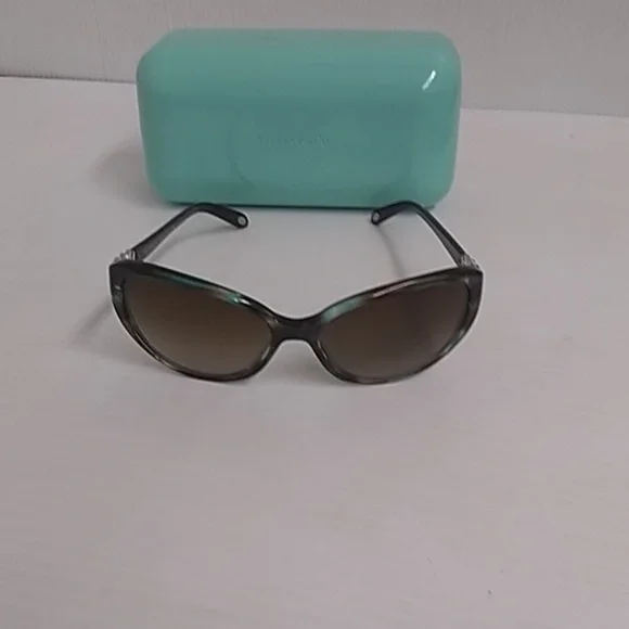 Tiffany woman sunglasses TF 4045 cat eye TIFFANY & CO Sexy Cat Eye Sunglasses TF4045 8001/3C Black  main image 4